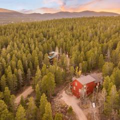 Arapaho Forest Lodge w Hot Tub + Trail Access