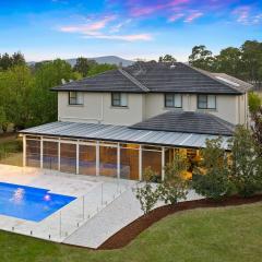 HOT HOT Spoil someone special at this luxe Hunter Valley Estate - stunning luxury in super central location