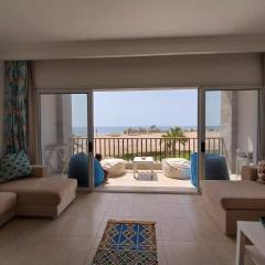 Seafront Apartment amazing view