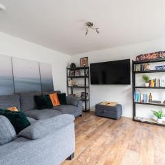 Stunning 1 BD flat in Lochend Park with a patio