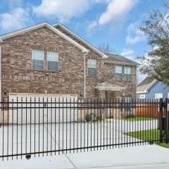 *Heart of Houston* Pet friendly/14ppl/4br/2.5b