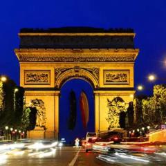 Champs-Elysées - Arc de Triomphe - 4 people