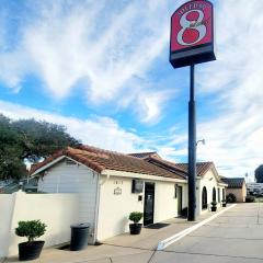 Soledad Motel 8