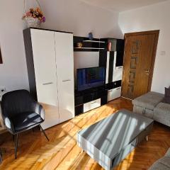 Urban Comfort 1BR near South Park with Balcony