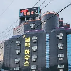 부안트리블랙하우스