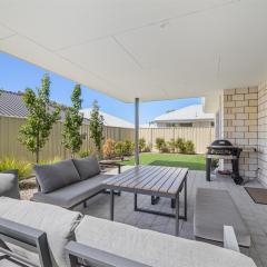 Solkis - Walk to Town, Next to Golf Course