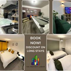 Harrys Home - Weekly & Monthly Offers - Near NEC - Contractors & Business professionals - 2 Parking spaces - 4 Large Bedrooms & 2 Bathrooms - Pool - Table Tennis - Darts - Games console