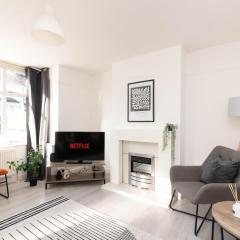 Ivy House - 3 Bedroom House - Contractor Stay