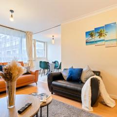Prime location 3 bed flat close2station