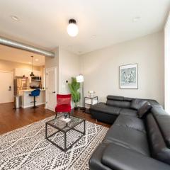 The Secret West Loop Oasis with in-unit washer and dryer for up to 6 guests
