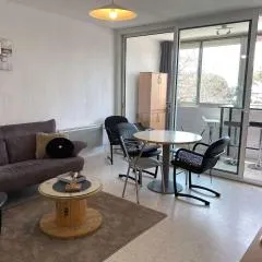 Appartement 3 pièces tout confort avec loggia fermée et équipements modernes, proche des Thermes - FR-1-553-208
