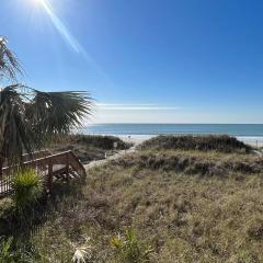 Oceanfront Oasis: Endless Ocean Views & Luxury Amenities Minutes to Attractions