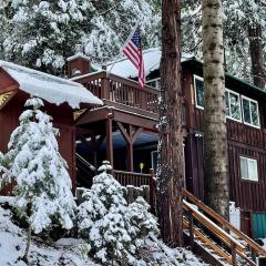 Lewis Creek cabin near Yosemite king beds