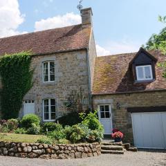 Beautiful 6-Bed Beautiful Farmhouse with pool