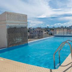 A Cozy Two Bedroom Sea View Apartment With a Pool and 3 Beds