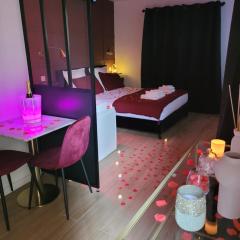 Nuit d'évasion love room avec baignoire balnéothérapie