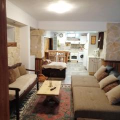 Meandros27 Cosy Countryside Rustic Semi Basement Home