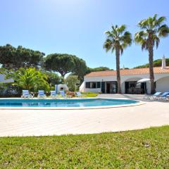 Close to Beaches and All Amenities, Private Pool, Free AC and Wifi