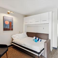 Cape Suites Room 8 - Free Parking! Hotel Room