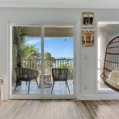 The Palm Exclusive Tropical Luxury on the Water