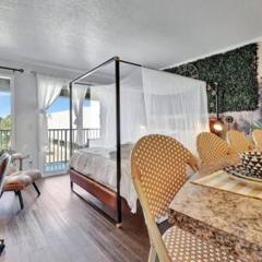 The Hemingway subtropical luxury on the Tampa Bay