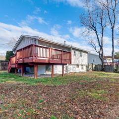 Lorton Vacation Rental Home with Backyard and Deck!