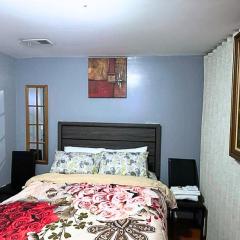 Divine Guest House Room D. 6mins near EWR NEWARK Airport, 4mins to Penn Station / Prudential