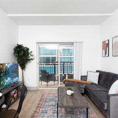 The Hornet - Cozy and Spacious 3BR - Free Parking - Views - 2 Mins to Stadium