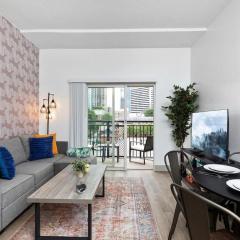 Stylish 4 Bed - 2 Mins to Stadium - Free Parking - Gym - Views