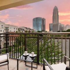 The Tar Heel - Stylish 4BR with City Views - Free Parking - Gym - Pet-Friendly