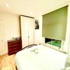One Bedroom Apartment Queen's Park In Central London