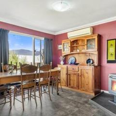 City Lights Getaway 6Kms from CBD, Sleeps10