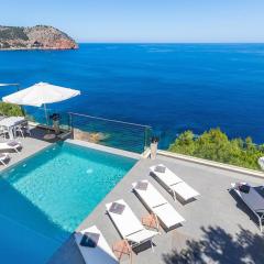 Can Ema, villa moderna con piscina frente al mar