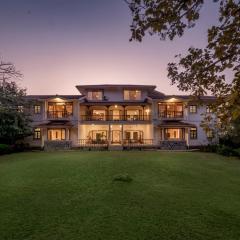 SaffronStays Mograa L'Affaire - 5BR pet-friendly villa with private pool, gazebo & lawns near Kankeshwar Temple