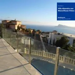 Villa Aleandra con Maravillosas Vistas al mar!