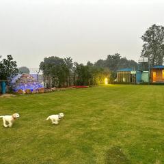 Farm with 5 huts, heated pool and bonfire