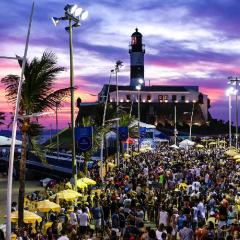 Carnaval na Barra: apto completo dentro do circuito