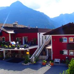 Hunter's Chalet, up to 10 p, terrace with amazing mountainview, 200 qm garden, BBQ&bikes&sunbeds for free