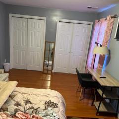 Guest House Master's Bedroom with Private Bathroom, 6 mins to Newark Liberty International Airport Penn Station Prudential New York It is central close to major places