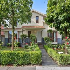 Spacious home in heart of GLEN