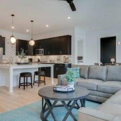 Open & Airy Near Vandy, Secure Elevator Building 1 Story 2 Bed Apt, Secure Parking, Patio, Elevator, Sleeping Space for Guests, Great for Groups, Walk to Campus, 24 Hr Hospitality