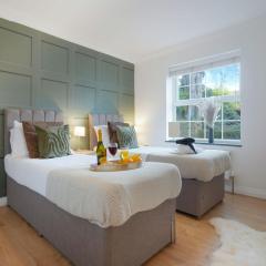 Avenue Apartment - Close to City Centre - Free Parking, Super-Fast Wifi and Smart TV by Yoko Property