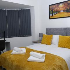 Modernized Three Bedroom House near City Stadium, Attractions, City Centre - Sky n Netflix - Convenient Transport