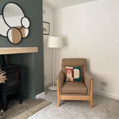 4@No.4. A cosy spot for 4 and one furry friend