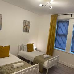 Saltwell Rd - 4 Bdrm 5 beds Great for contractors