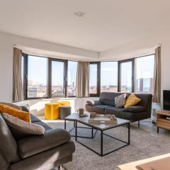 Spacious & modern sea view apartment with garage