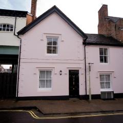 The Bakehouse - central townhouse sleeps 8 people