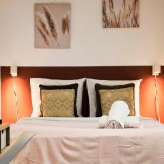 Large studio between train station & Grand Place