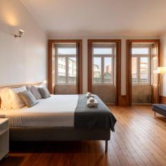 Fontainhas Flat: Balcony & Parking