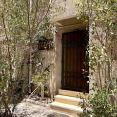 Charming 2BR Townhouse (1022)